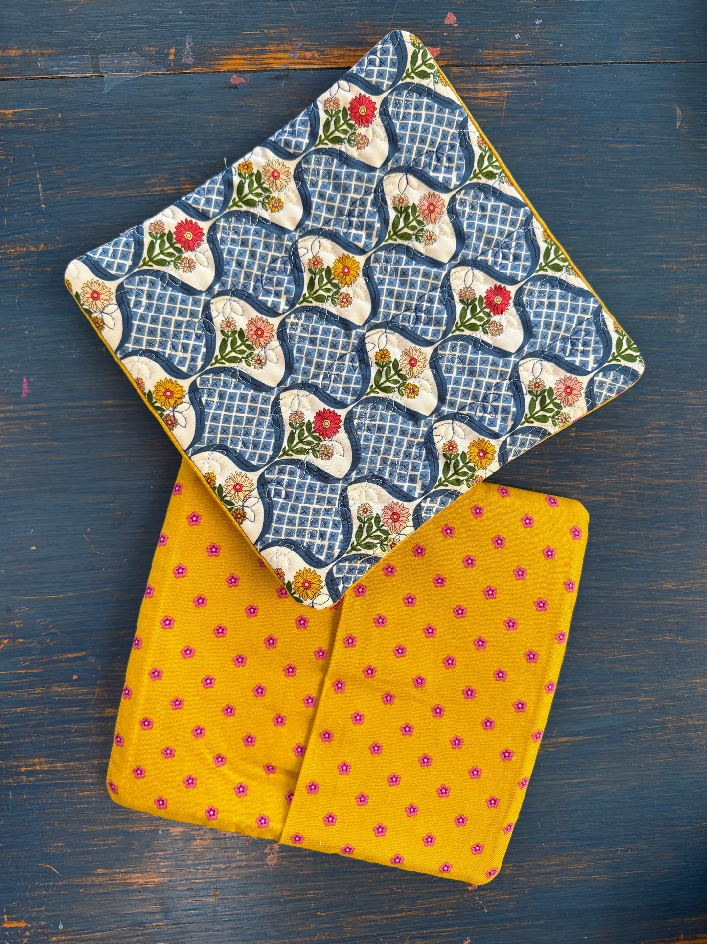 Flowers and Gold Pot Holder